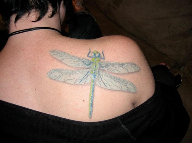 Diseño e ideas de tatuajes de libélula de Joy para niñas