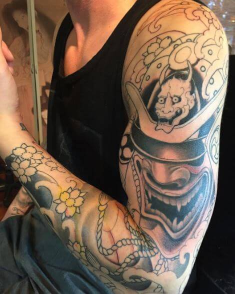 Tatuaje de samurái en el brazo 6