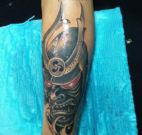 Tatuaje de samurái en el brazo 4
