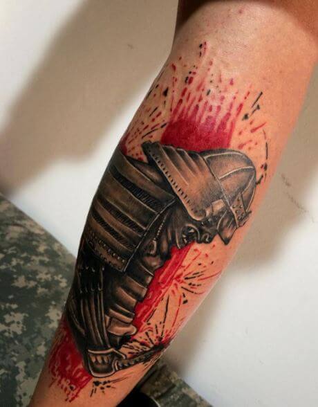 Tatuaje de samurái en el brazo 2