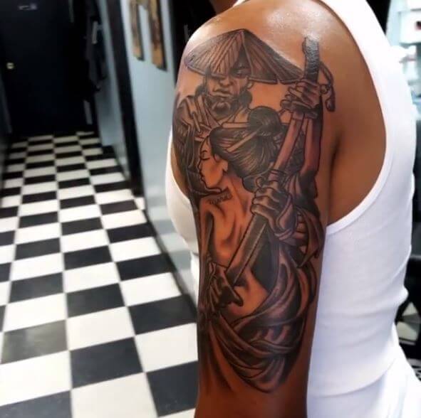 Tatuaje de samurái en el brazo 14