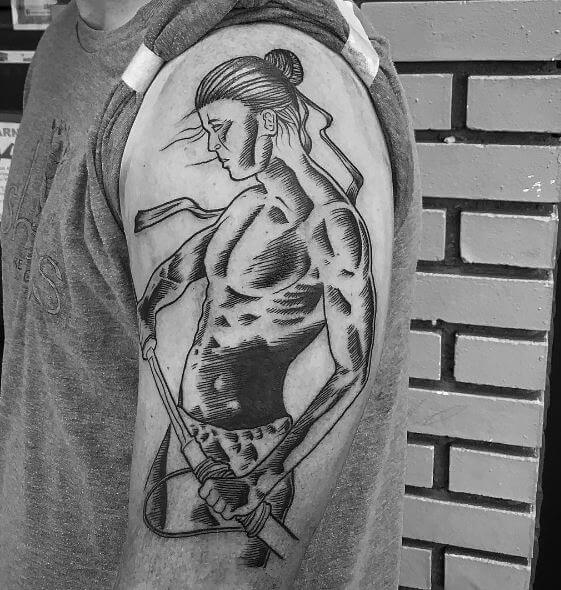 Tatuaje de samurái en el brazo 33