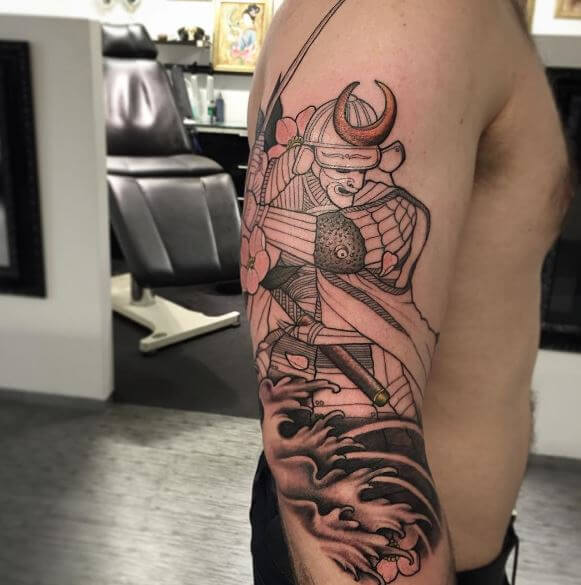 Tatuaje de samurái en el brazo 3