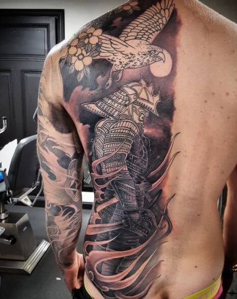 Tatuaje samurái en la espalda 7