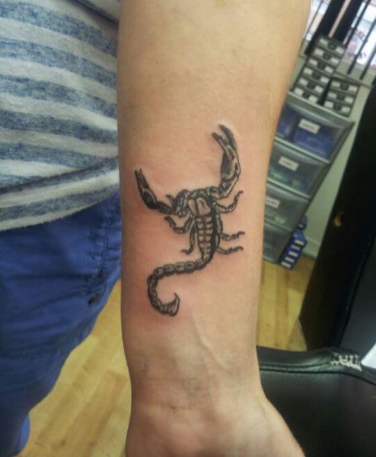 Tatuajes De Escorpión En La Muñeca