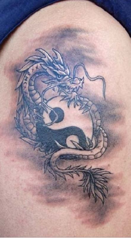 Tatuajes de dragones para hombres en el hombro (4)