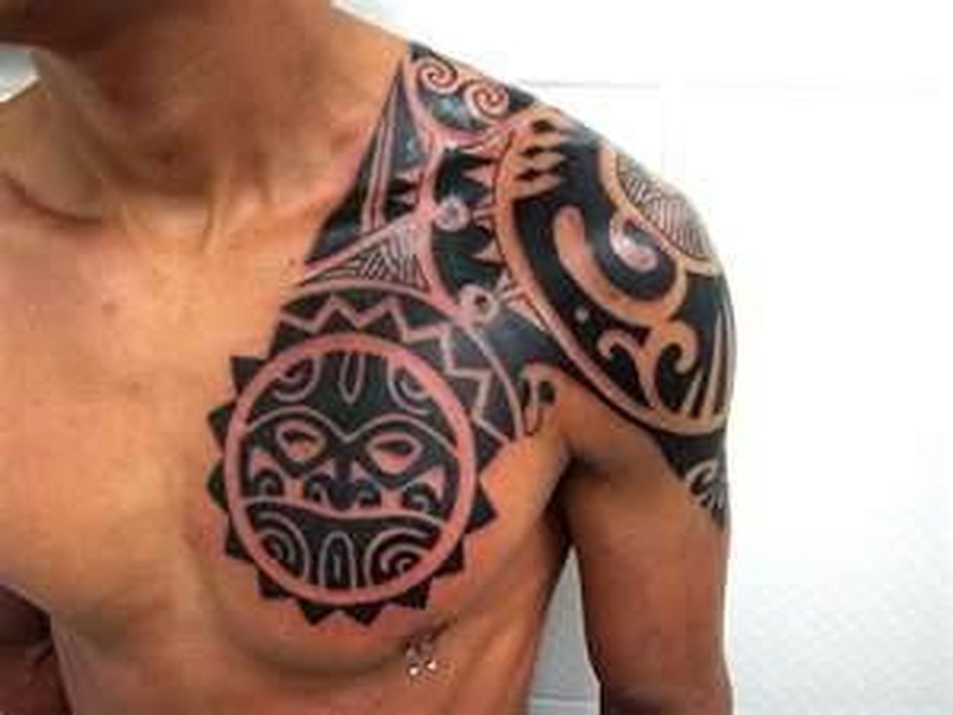 Diseños de tatuajes para hombres en el hombro (3)