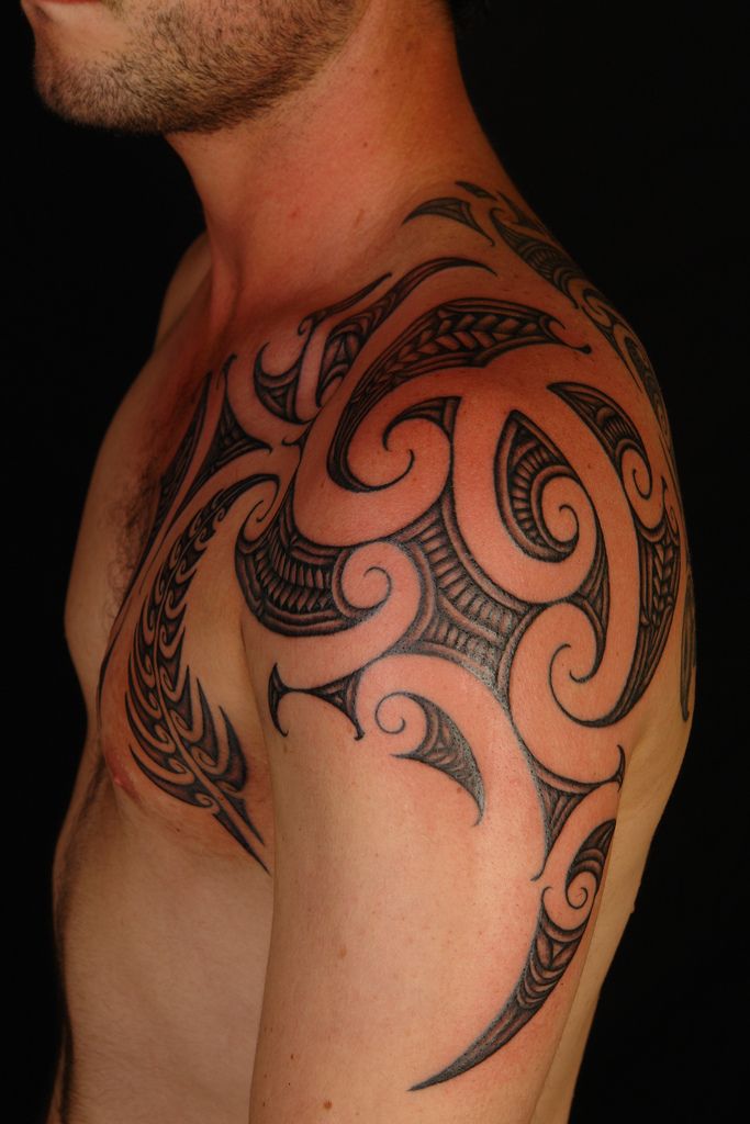 Tatuajes tribales para hombres en el hombro y el brazo (5)