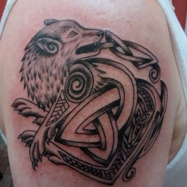 Tatuaje De Lobo Celta