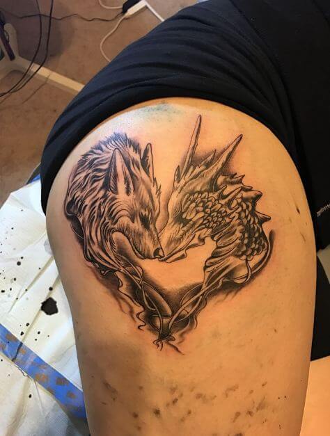 Tatuaje De Lobo Y Dragón