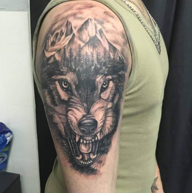 Tatuaje De Lobo Gruñendo