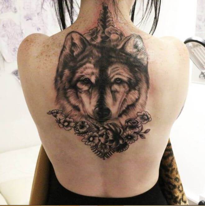 Tatuaje De Lobo En La Espalda
