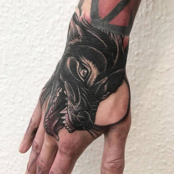 Diseño De Tatuajes De Mano De Lobo