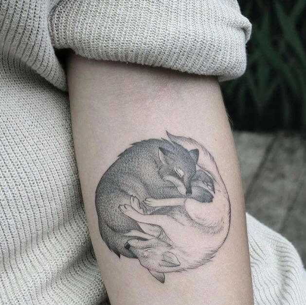 Tatuaje De Lobo Yin Yang