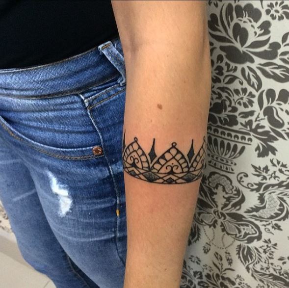 Diseño e ideas de tatuajes de pulsera de corona