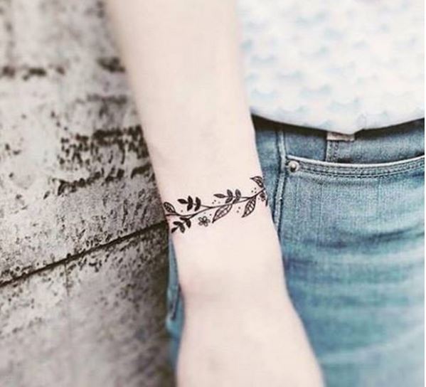 Diseño de tatuajes de pulsera de horario de verano