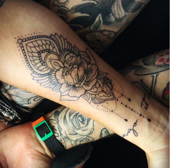 Maravilloso diseño de tatuajes de pulsera