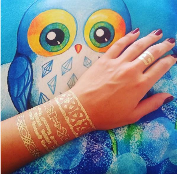 Diseños e ideas de tatuajes de pulsera de color blanco