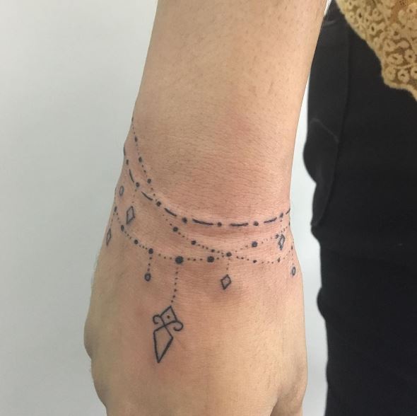 Fabuloso diseño e ideas de tatuajes de pulsera