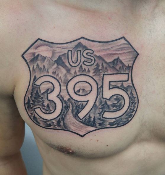 USA 395 símbolo de paisaje con diseño de tatuajes en el pecho