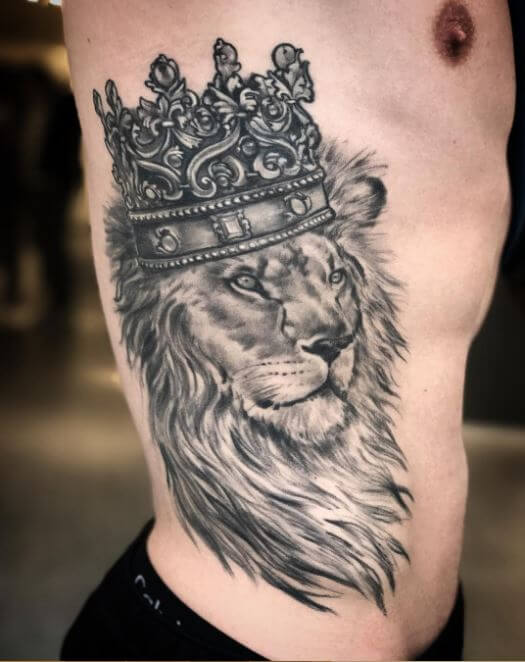Tatuaje De León Con Corona
