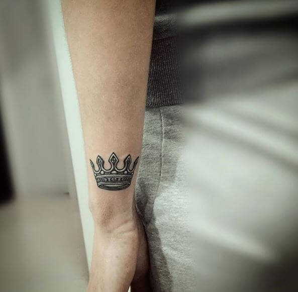 Tatuaje De Corona Pequeña