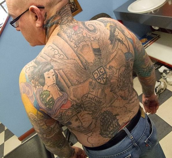 Tatuajes Tradicionales De Cuerpo Entero En La Espalda