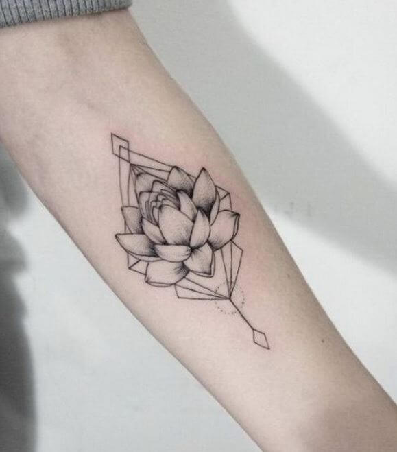 Tatuaje De Flor De Loto Geométrica