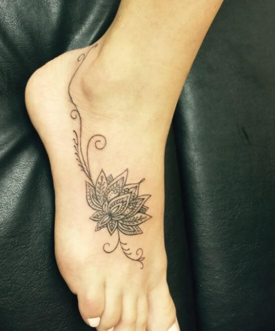 Tatuaje De Flor De Loto En El Pie