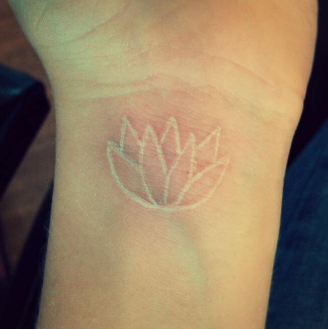 Tatuaje De Flor De Loto Blanca