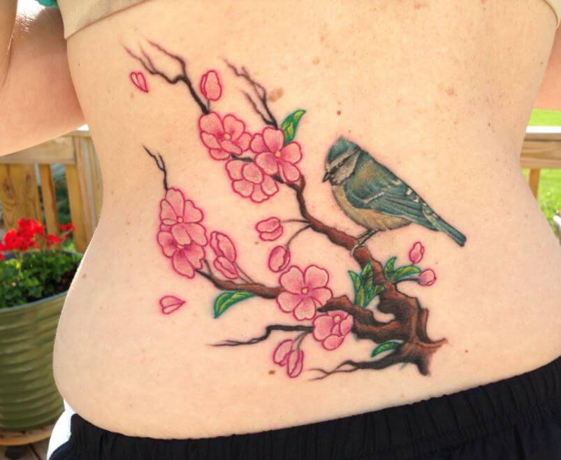 Tatuajes en la espalda baja para niñas