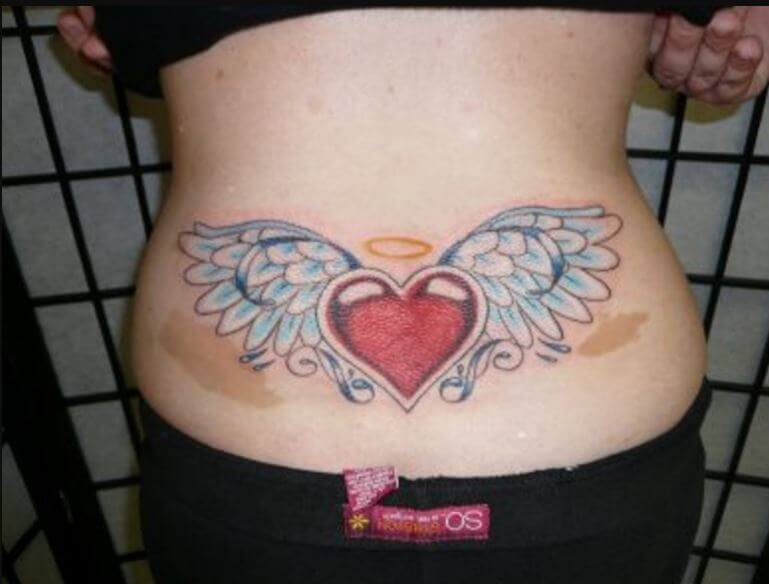 Tatuajes de corazones para niñas en la espalda baja