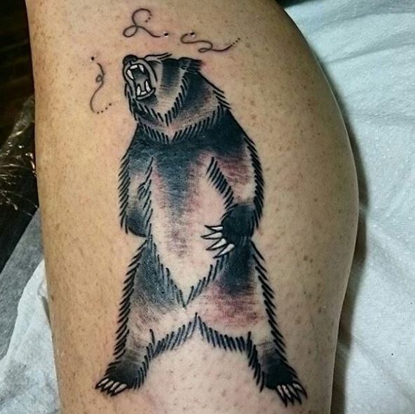 Tatuaje De Oso Tradicional