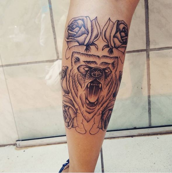 Diseño de tatuajes de oso en la pantorrilla