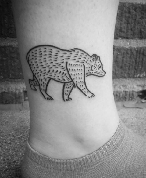 Diseño de tatuajes de osos glamorosos en las piernas