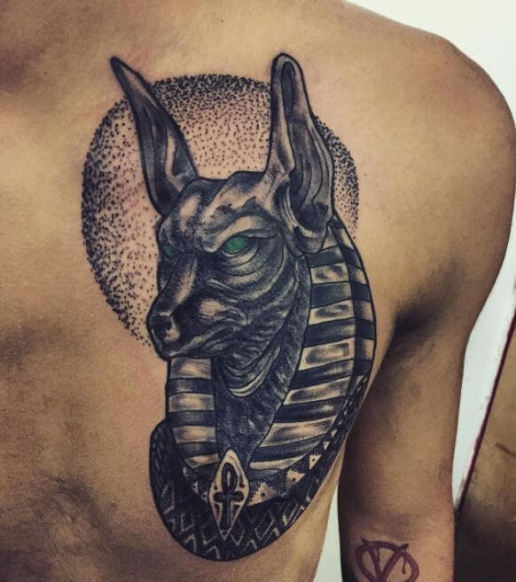 Diseño de tatuaje de pecho de Anubis