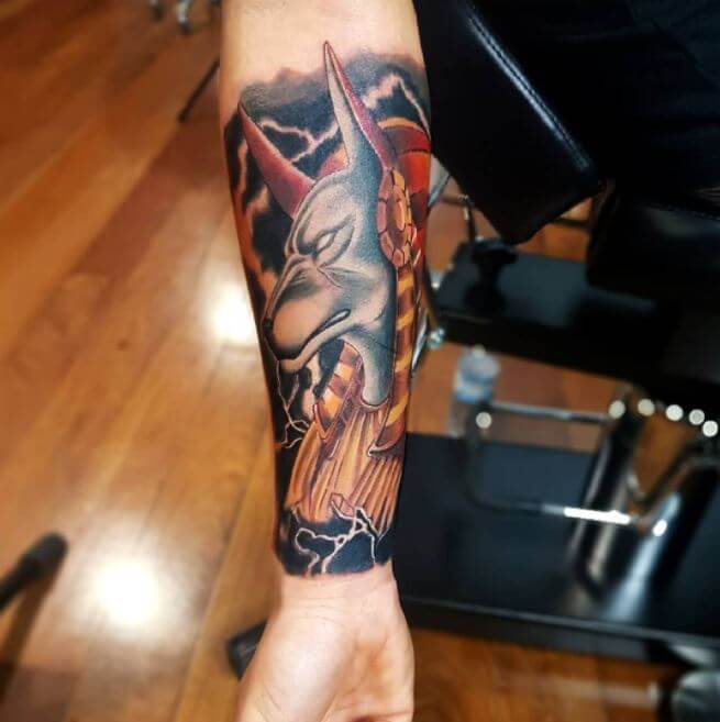 Tatuaje De Anubis En El Antebrazo