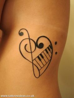 Tatuaje de latido del corazón de clave de sol (1)