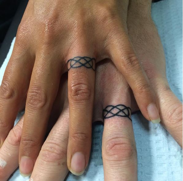 Diseño e ideas de tatuajes de anillos de boda infinitos