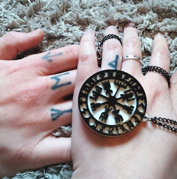 Ideas y diseño de tatuajes de anillos de boda mágicos