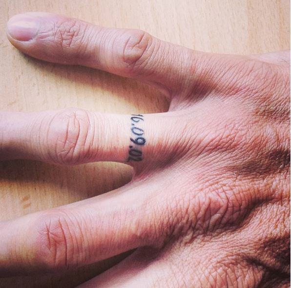 Diseño de tatuajes de anillo de fecha de boda