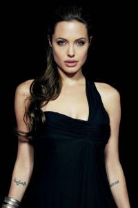 Tatuaje árabe Angelina Jolie