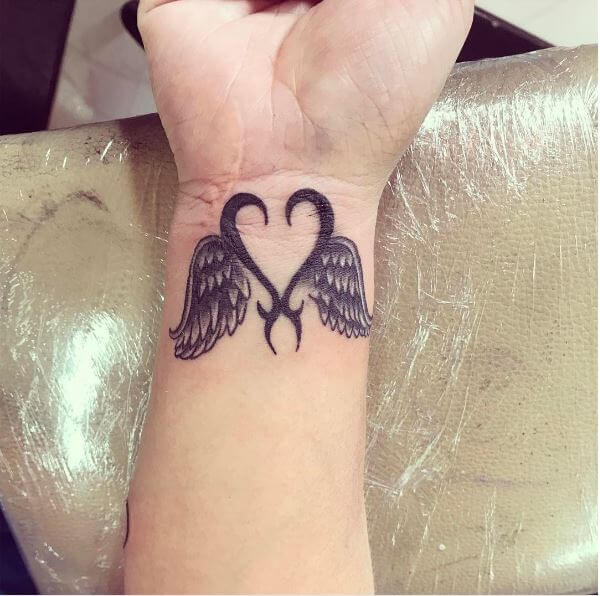 Tatuajes De Alas De Angel En La Muñeca