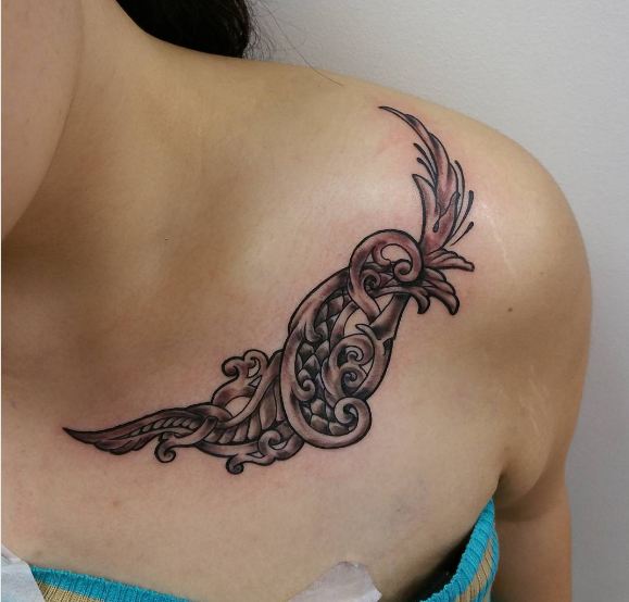 Tatuajes De Hueso En El Cuello Negro Y Gris