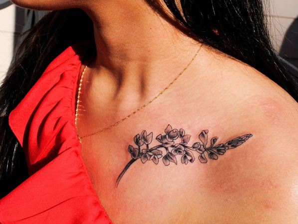 Fotos de tatuajes en el cuello