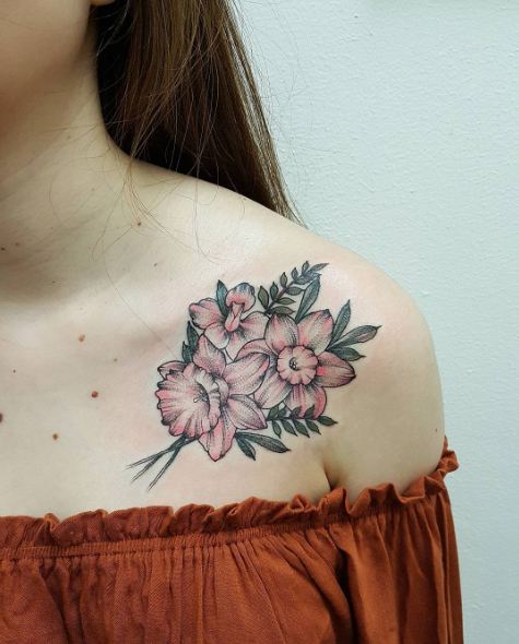 Tatuajes Florales En El Hueso Del Collar