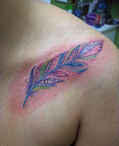 Tatuajes De Hueso En El Cuello De Plumas