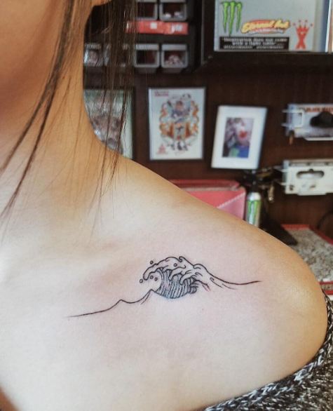 Tatuajes De Hueso En El Cuello De Onda