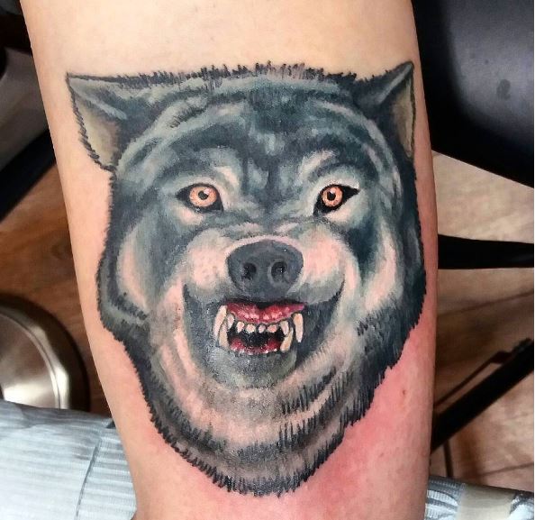 Diseño de tatuajes de lobo negro en juego de tronos