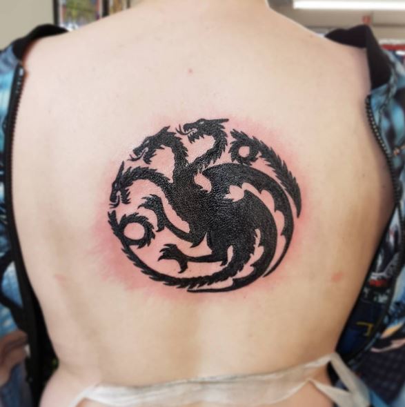 Diseños e ideas de tatuajes de dragón de color negro